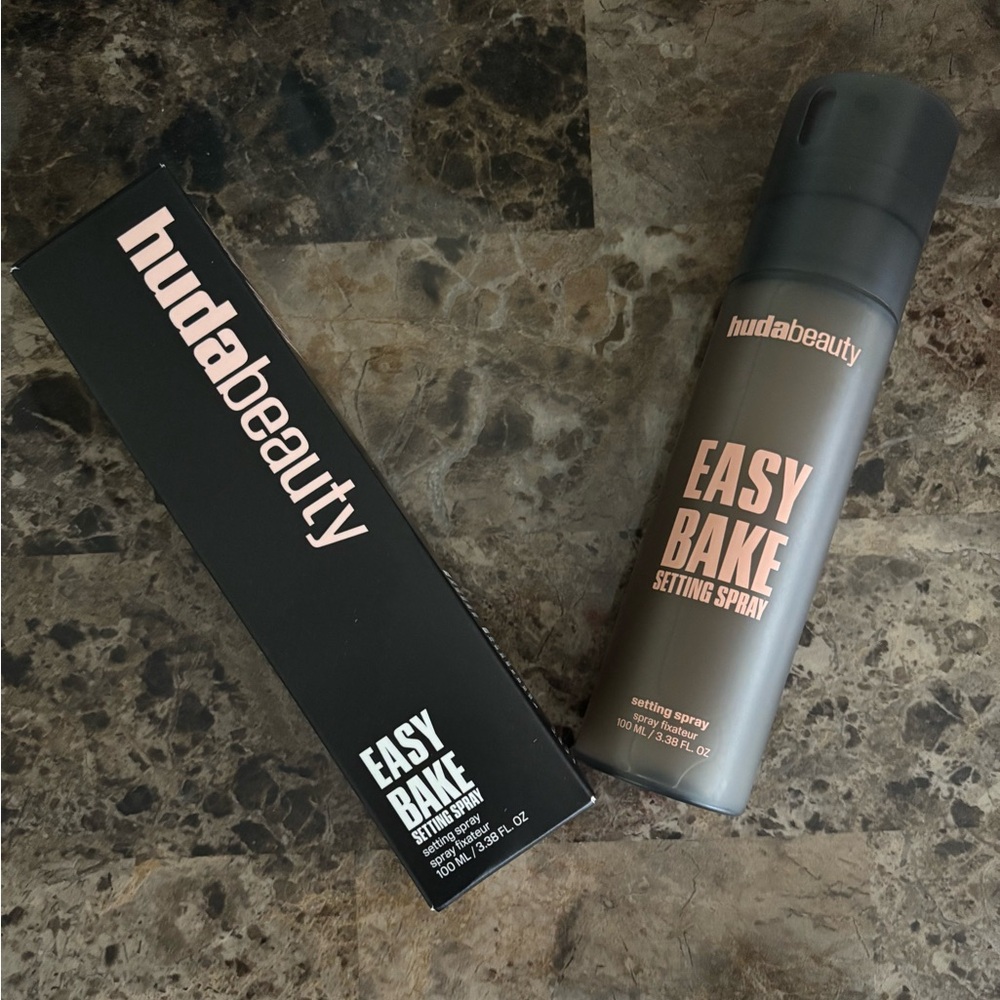 Huda Beauty Easy Bake Setting Spray 3.38 fl oz New Beauty Makeup Face Skincare